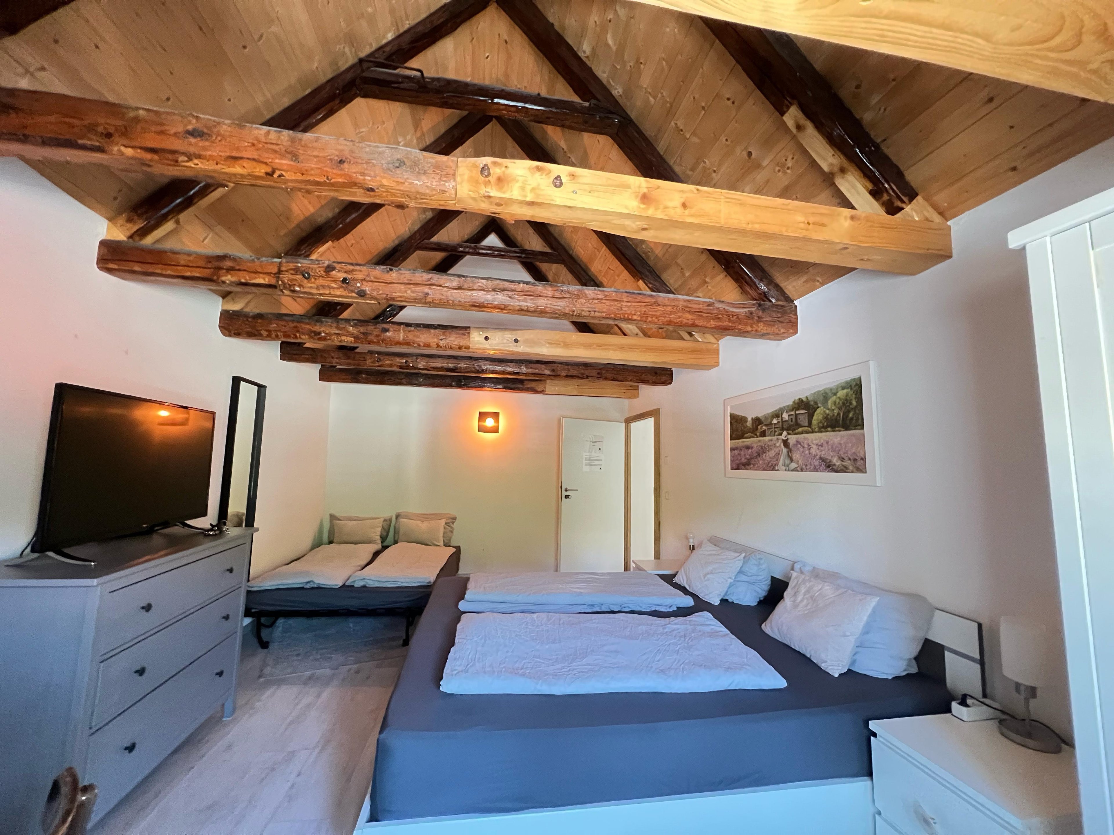 Zi 3 - großes Zimmer mit Zustellbett